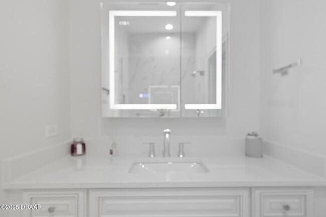 Building Photo - 200 Ocean Crest Dr