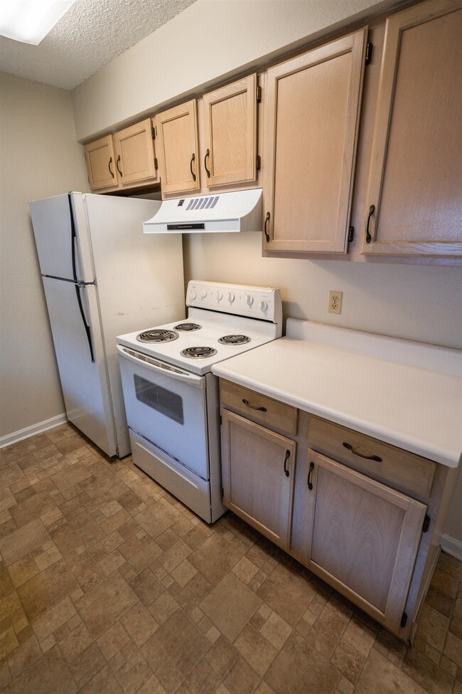 Building Photo - 2333 Parrot Ln