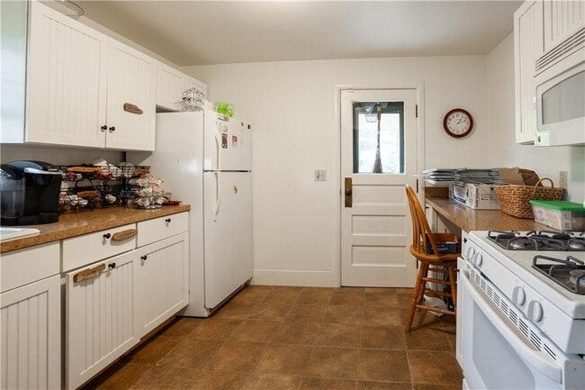 Building Photo - 590 Titus Ave