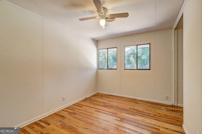 Building Photo - 1367 Canterbury Rd