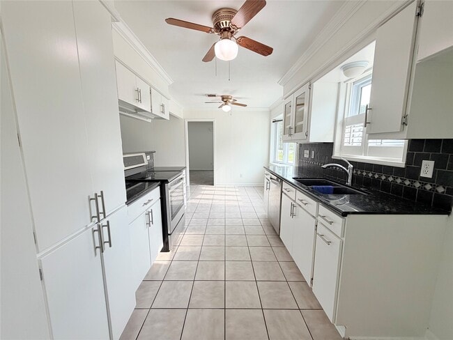 Building Photo - 22176 Heatherwood Dr