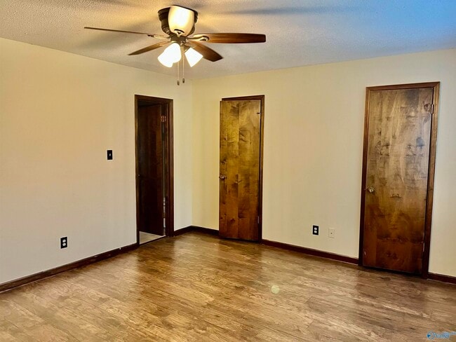 Building Photo - 2221 Westmead Dr SW