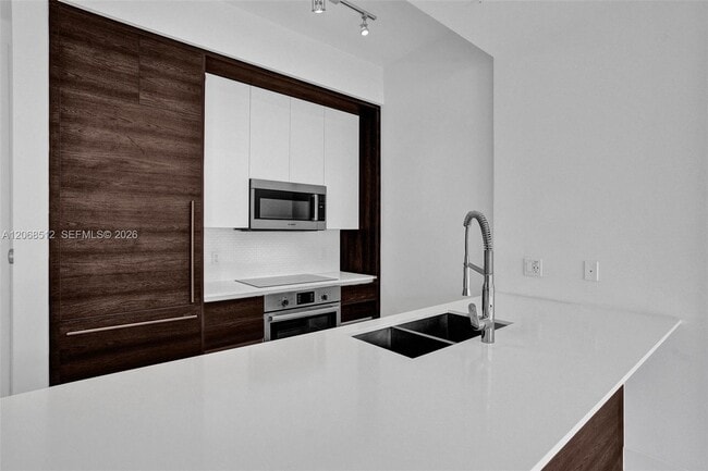 Building Photo - 301 Altara Ave