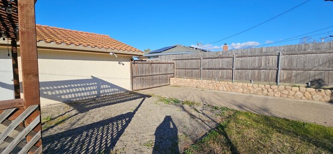 Building Photo - Orcutt Single Story Ranch Style Home with ...