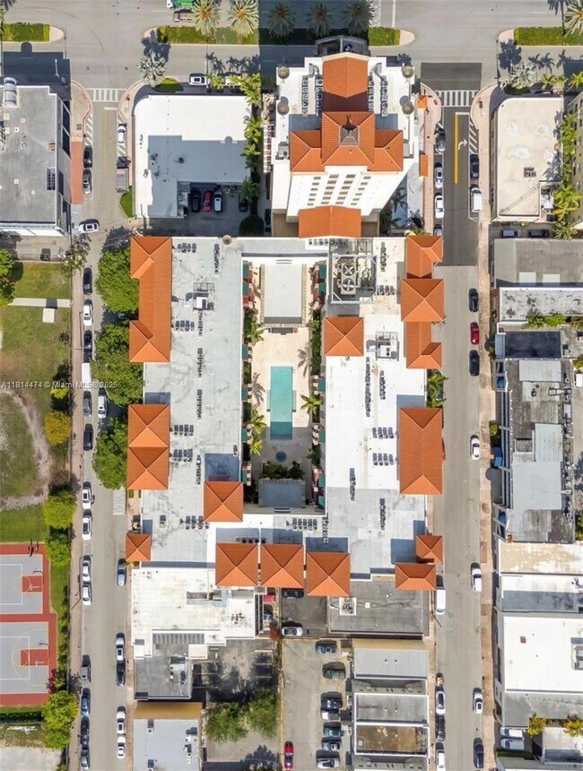 Building Photo - 1805 Ponce de Leon