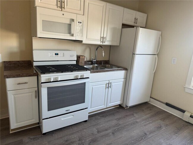 Building Photo - 40-40 Freebody St