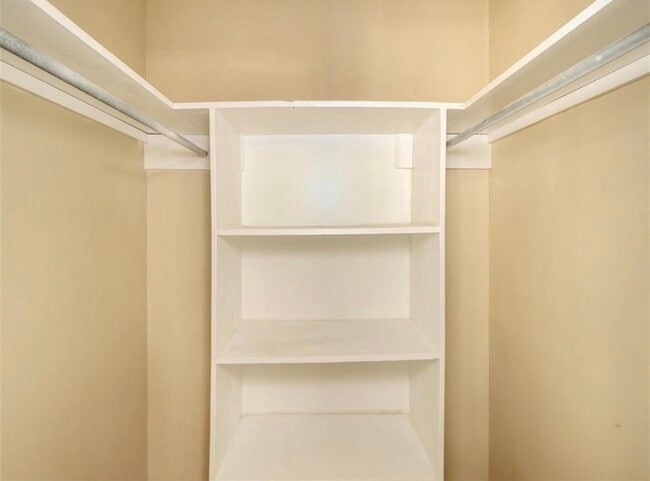 Building Photo - 501 Ladd St