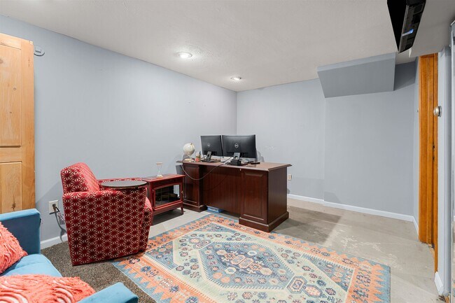Building Photo - 241 Clough Pond Rd