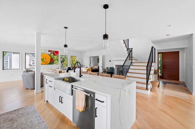 Building Photo - 99 Naugus Ave