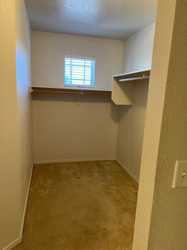 Building Photo - 4 bed 2.5 bath home in Meridian Idaho