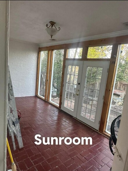 Building Photo - 301 Loureiro Ln