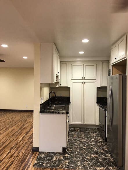 Kitchen - 8710 Delgany Ave
