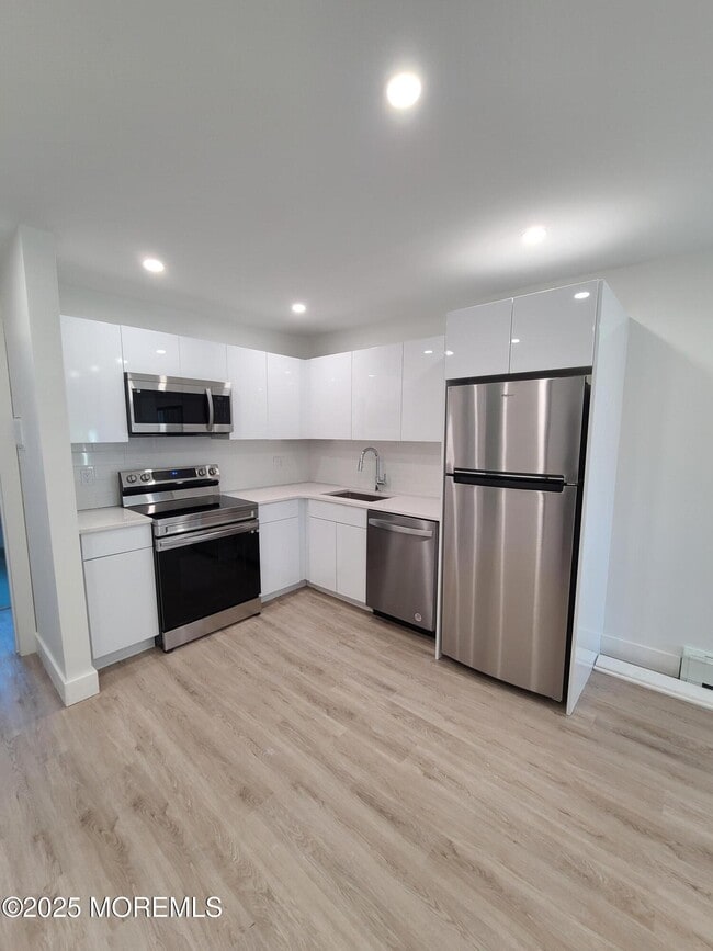 Primary Photo - 468 2nd Ave