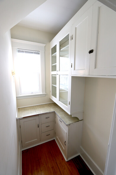 Pantry. - 2934 Oakland Avenue