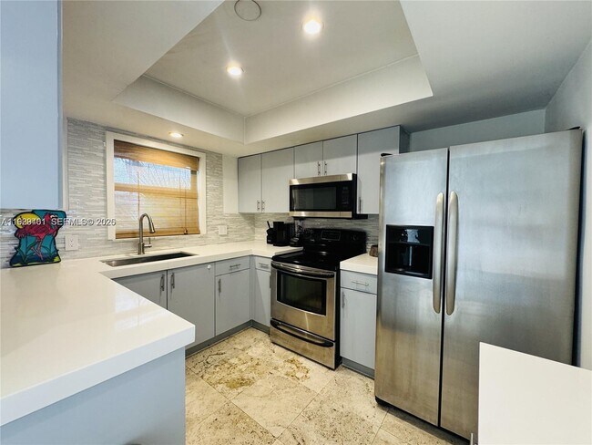 Building Photo - 1987 NE 123rd St