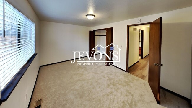 Building Photo - 1202 S 39th Ave