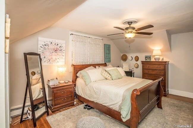 Building Photo - 2 Elm Pl