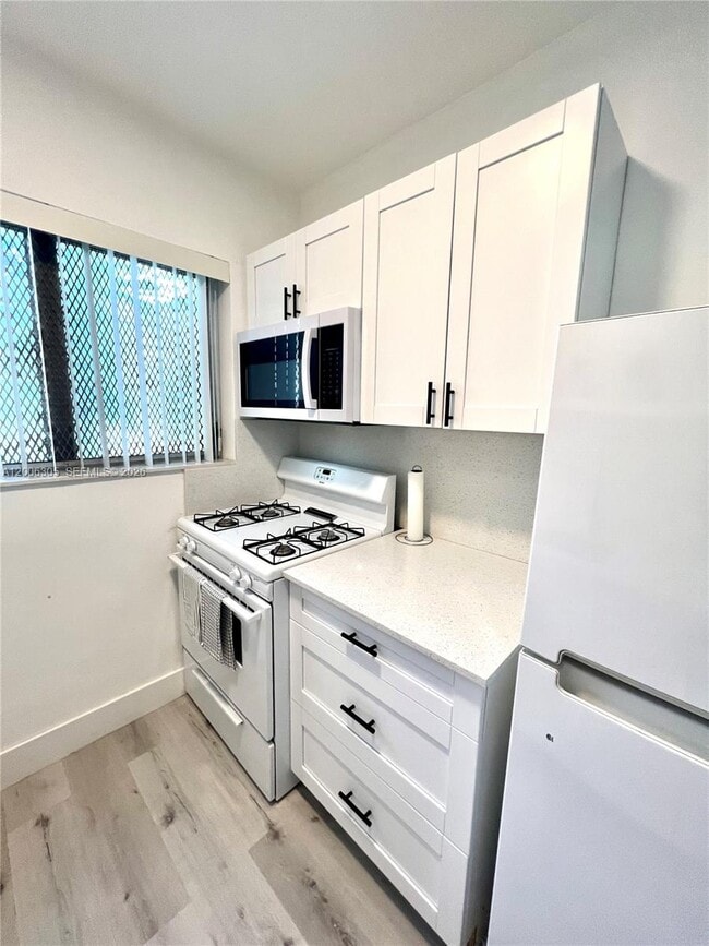 Building Photo - 825 Euclid Ave