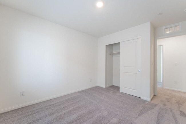 Building Photo - Brand-new 4-bedroom home located in the de...