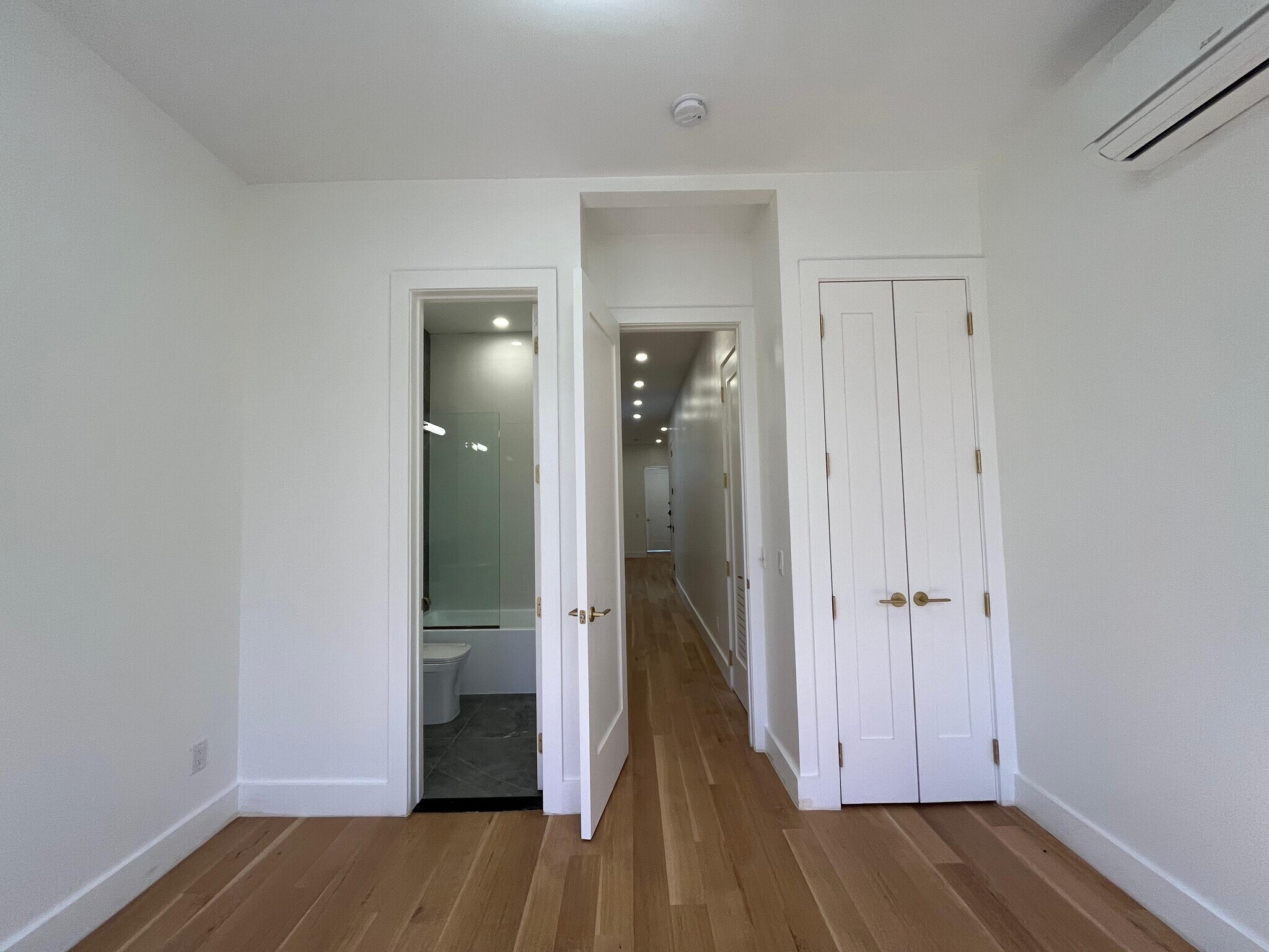 Building Photo - 52 Grace St