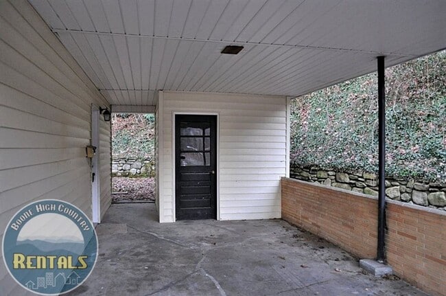 Building Photo - 3bd/2ba Ranch-Style Home Central to Boone