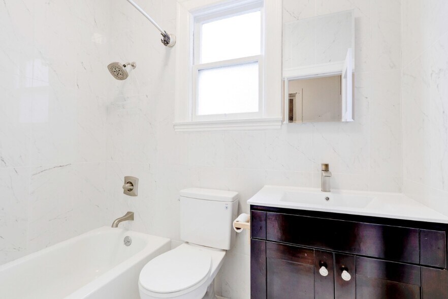 Building Photo - 39A Cook St