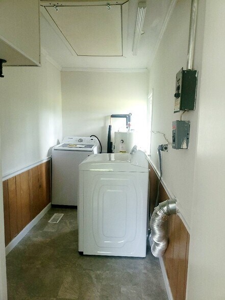 Building Photo - 928 W Lydia Hwy