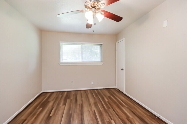 Building Photo - 14234 Juliedale Dr