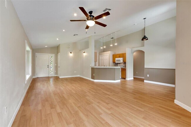 Building Photo - 2301 Paulette Dr