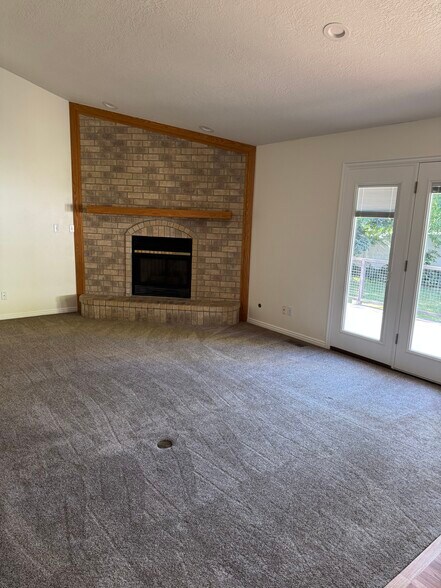 Building Photo - 1117 E 200 S