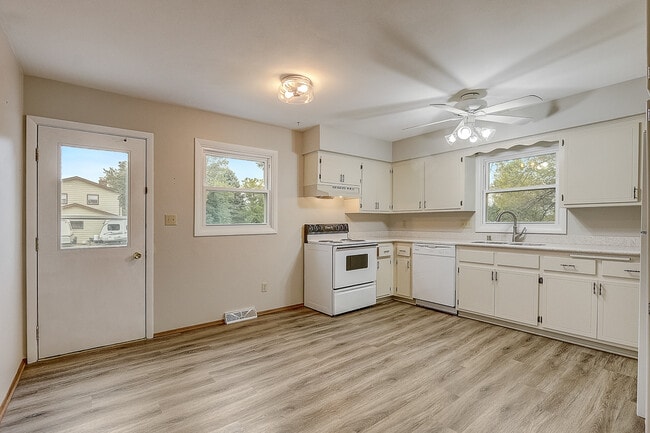 Kitchen 6827 - 6825 S Juniper Dr