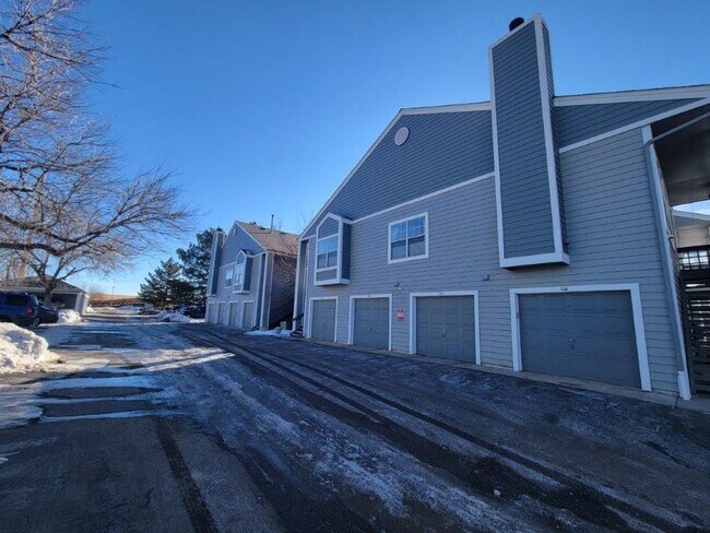 Building Photo - Fabulous Remodeled 2 bedroom , 2 bath Remodeled Condo in Country Club Greens