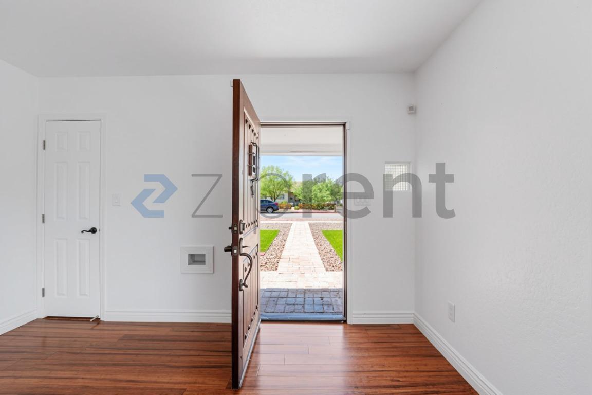 Building Photo - Unit A