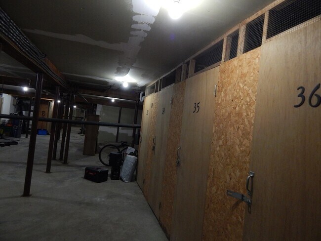 Building Photo - 340 Sunderland Rd