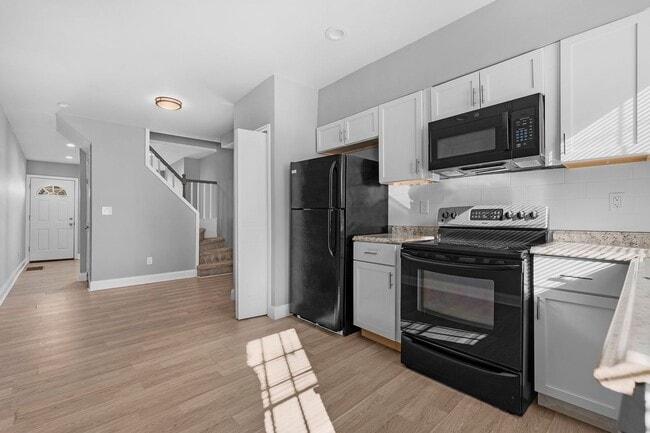 Building Photo - Coming SOON - PIGTOWN 2 Bedroom 2 Bathroom...