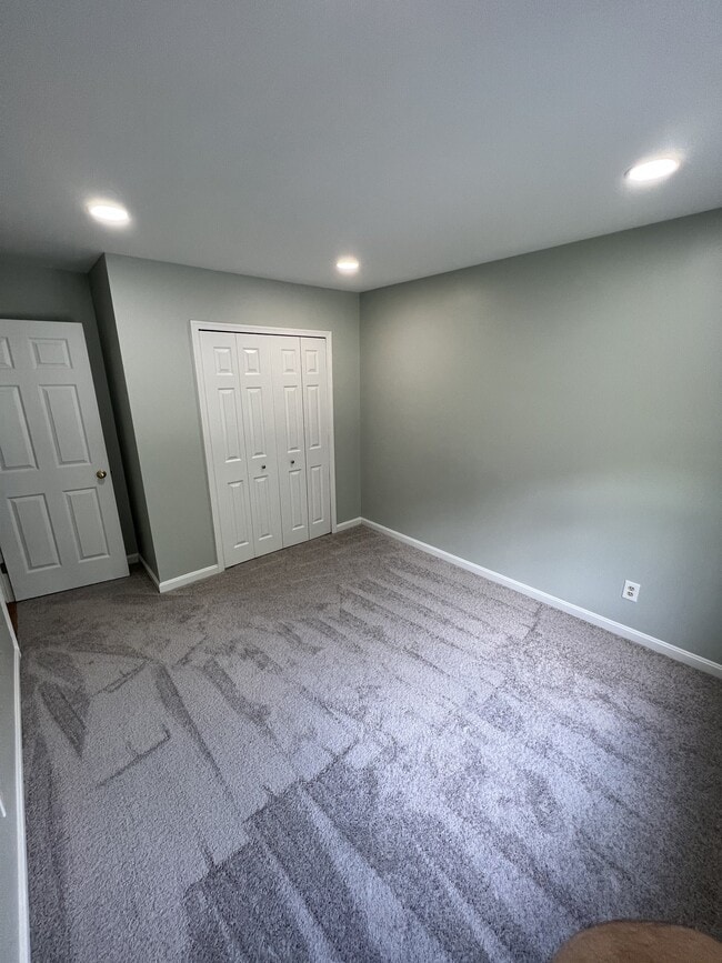 Building Photo - 6215 Forest Grove Dr