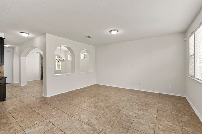 Building Photo - 3918 Woodbridge Way