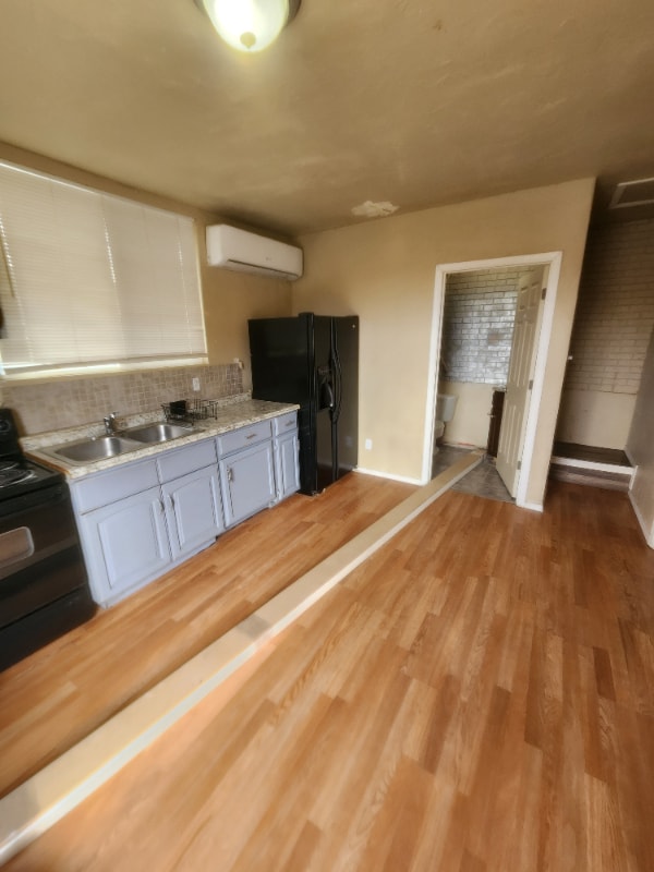 Building Photo - 57 N Center St