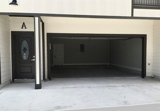 Building Photo - 2109 Marnel Rd