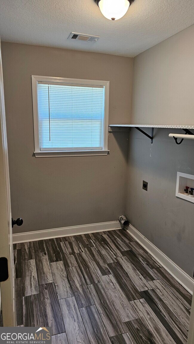 Building Photo - 304 Durgin Drive