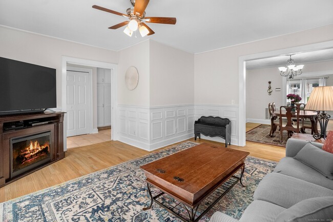 Building Photo - 14 Maple St