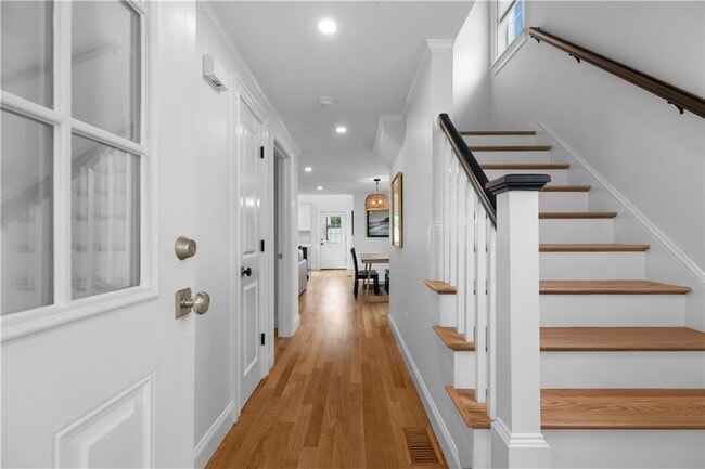 Building Photo - 34 E Bowery St