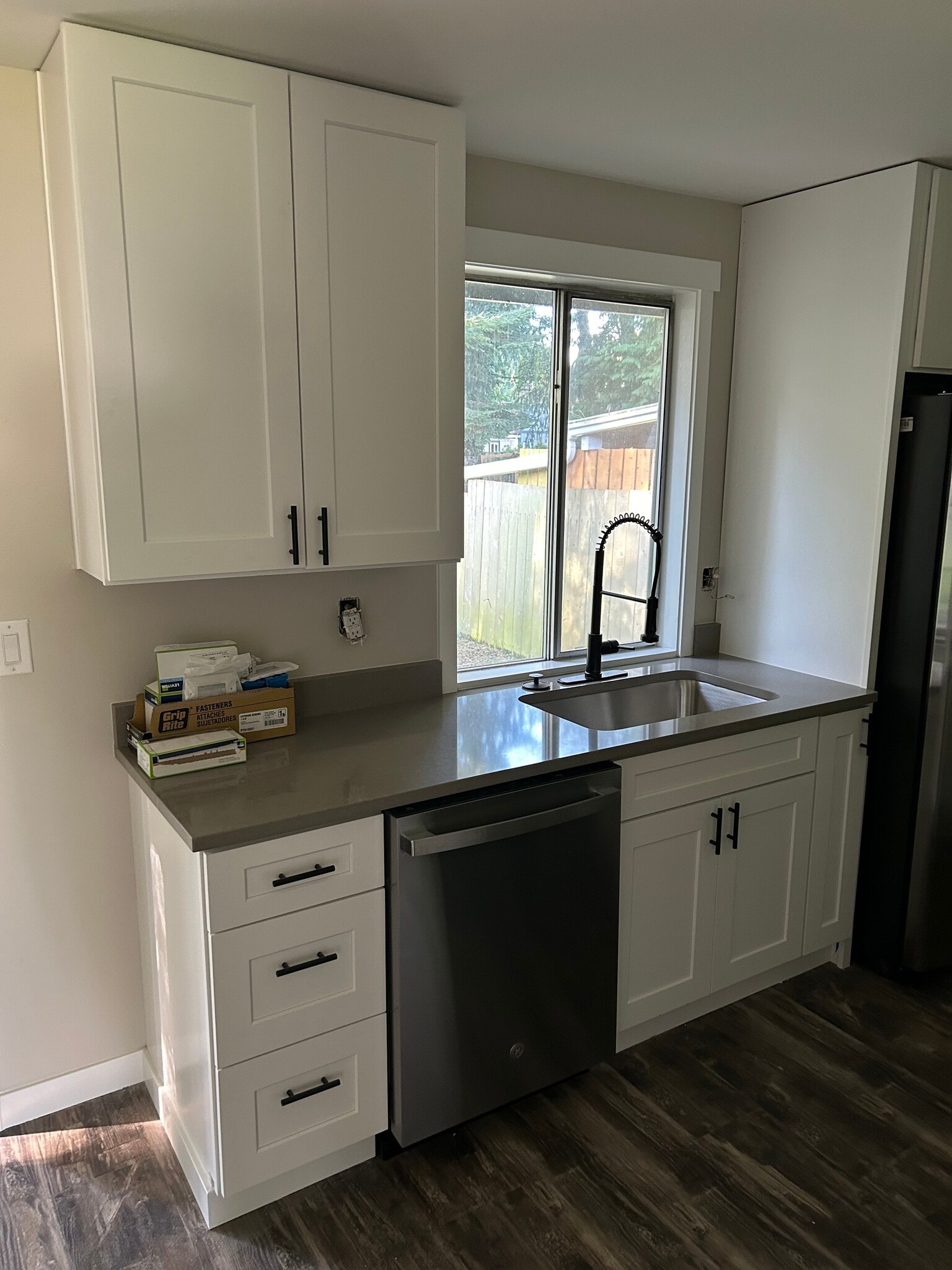 Building Photo - 1602 E Hazel Ave