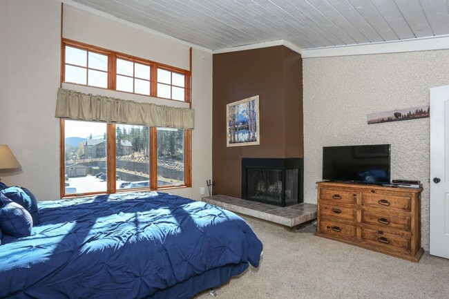 Building Photo - Walk to Main St and Gondola! Furnished! In...