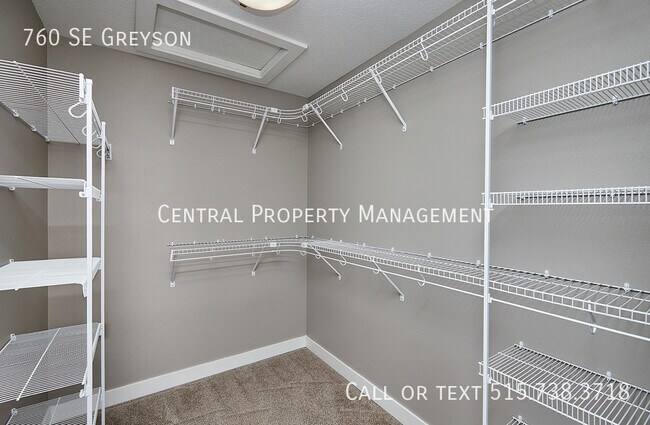 Building Photo - 760 SE Greyson-
