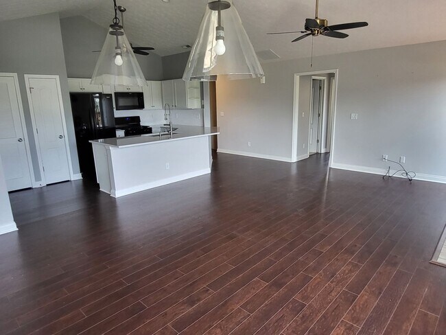 Building Photo - 3318 Lenehan Ln