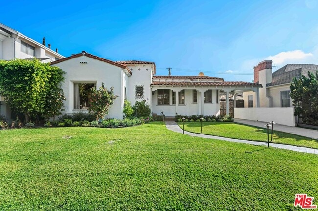 Building Photo - 208 S Rodeo Dr