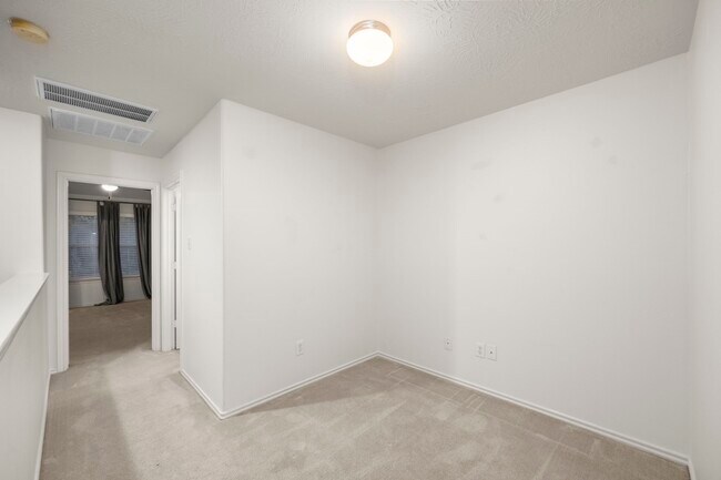 Building Photo - 12475 Saratoga Woods Ln