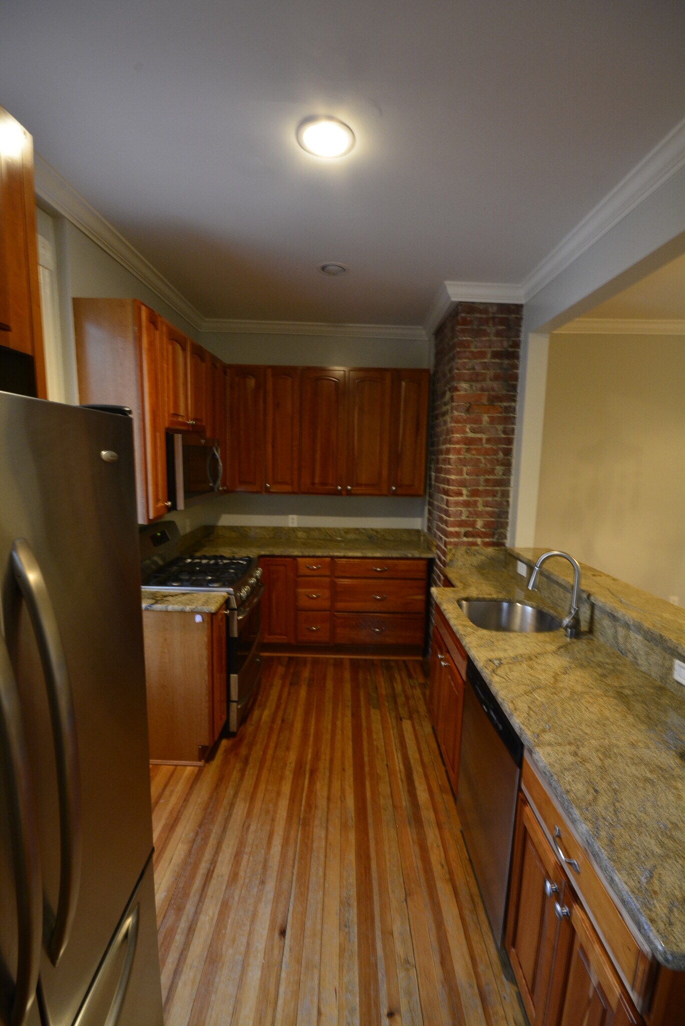 Building Photo - 7104 Maple Ave