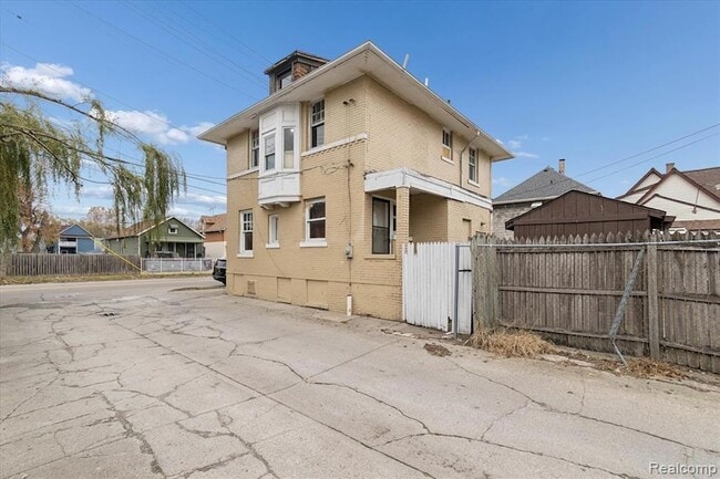 Building Photo - 5421 Toledo St